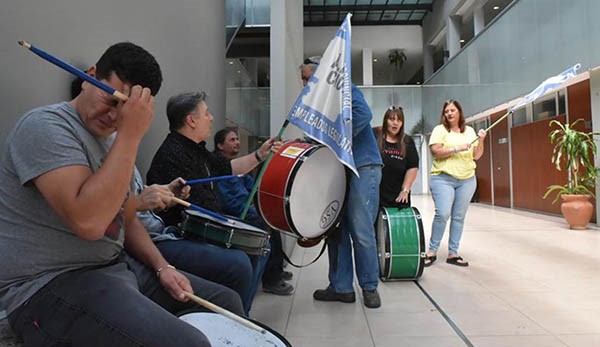 El reclamo en Legislatura. Se viene una semana con mucha negociación.