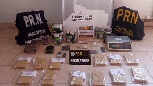 Pruebas. Luego de realizar tareas investigativas los uniformados secuestraron cocaína, balanzas y dinero.