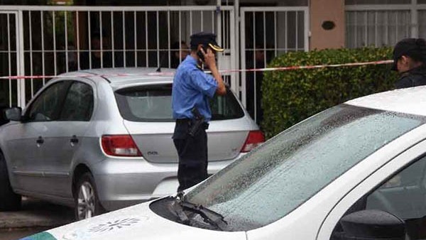 La vivienda de Albarracin al 400 fue violentada por 4 delincuentes.