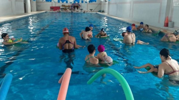 El Natatorio trelewense tendrá actividad durante el verano, pero es con cupos. Hay que inscribirse.