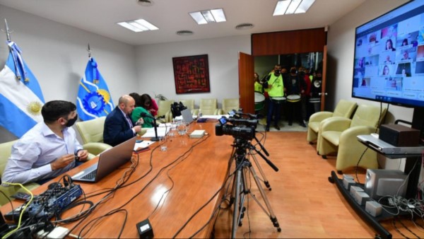 El vicegobernador de Chubut, Ricardo Sastre, realizó una conferencia de prensa donde aclará que la sesión virtual quedaba suspendida.