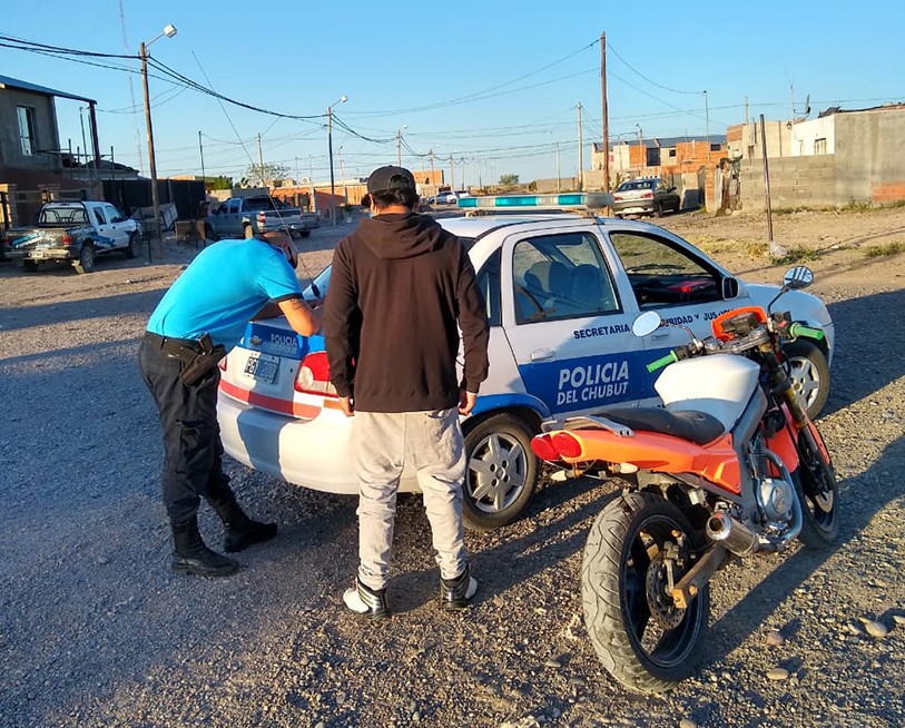 Notificado. El conductor de la moto que era buscada por ser robada.