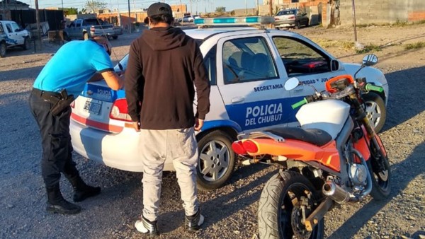Notificado. El conductor de la moto que era buscada por ser robada.