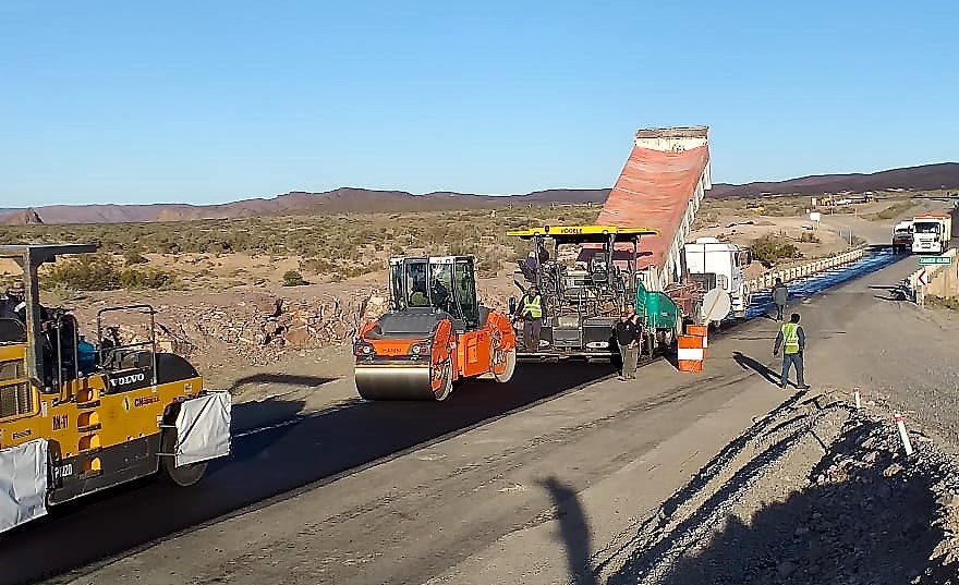 Se inició la repavimentación de la Ruta 25 entre Las Plumas y Los Altares