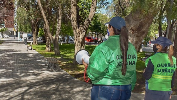 Con megáfonos para pedir tapabocas en Trelew.