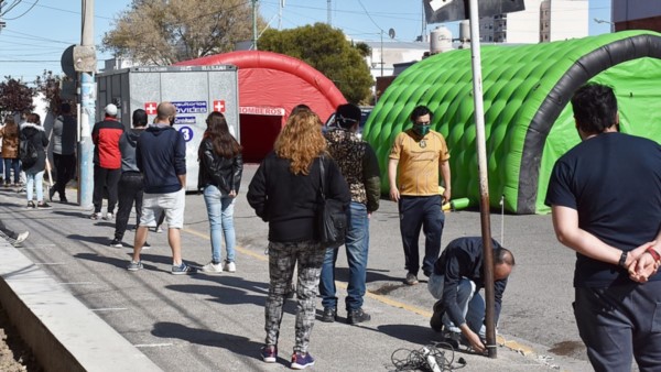 Las carpas sanitarias servirán para incrementar la posibilidad de atención en el Hospital Zonal de Trelew.