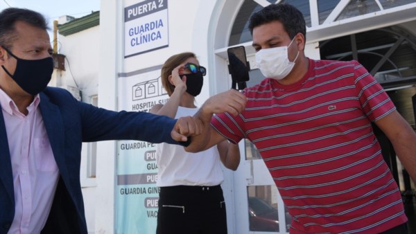 Codito. Lalomía saluda a la prensa que suele concurrir diariamente para saber el parte diario capitalino. 