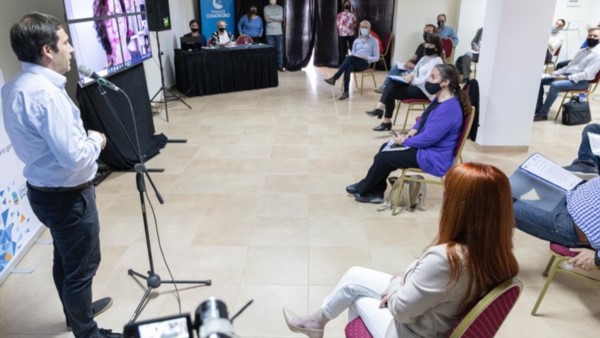 La apertura de la capacitación Ley Micaela trata la sensibilización en temática de género y violencia.