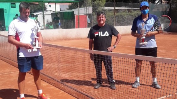 El “Nono” Nogueira (derecha), se consagró campeón en el San Benito.