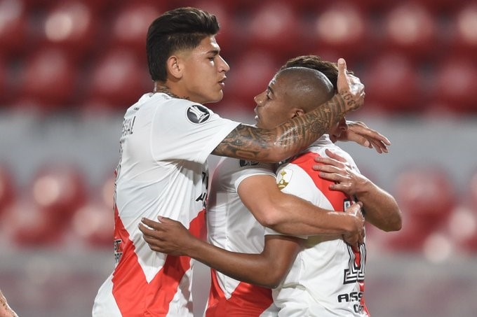 De la Cruz anotó pero volvió a fallar un penal: River erró los tres penales que ejecutó en esta Libertadores.