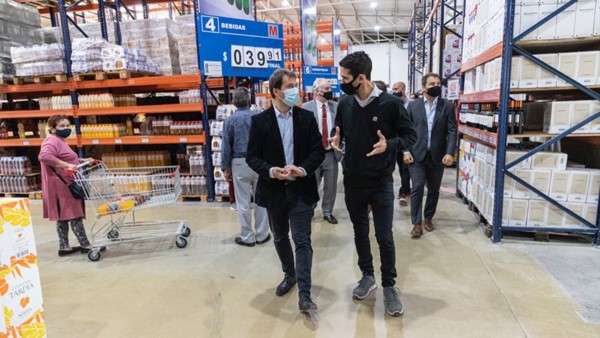 Juan Pablo Luque recorrió sus instalaciones de la gran distribuidora.