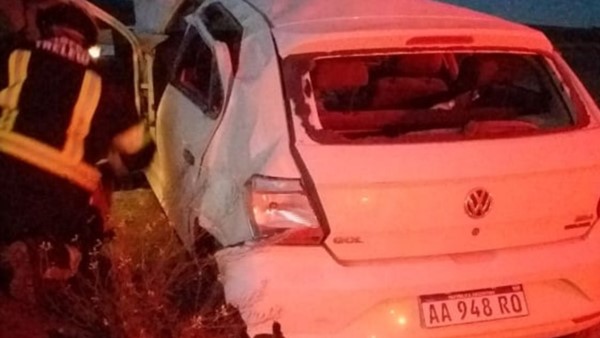 El vehículo VW Trendt se tumbó  al sur de Trelew. Venía de Comodoro.