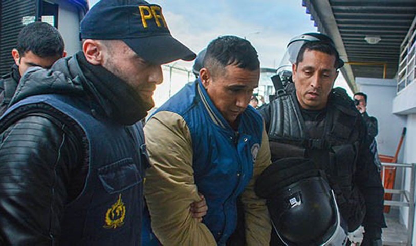 Cristian “Mai” Bustos cuando llegó a Trelew tras ser extraditado.
