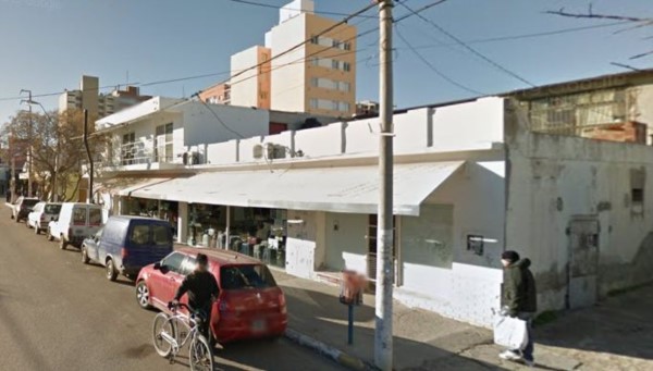 El robo ocurrió en un comercio ubicado a una cuadra de la Plaza San Martín (imagen google maps)