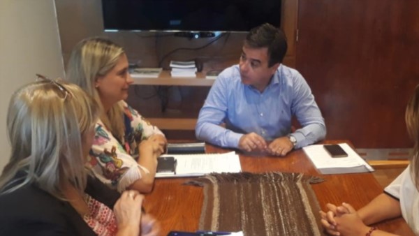 Cumbre. El encuentro que se llevó adelante ayer entre el ministro de Educación y las diputadas del PJ.
