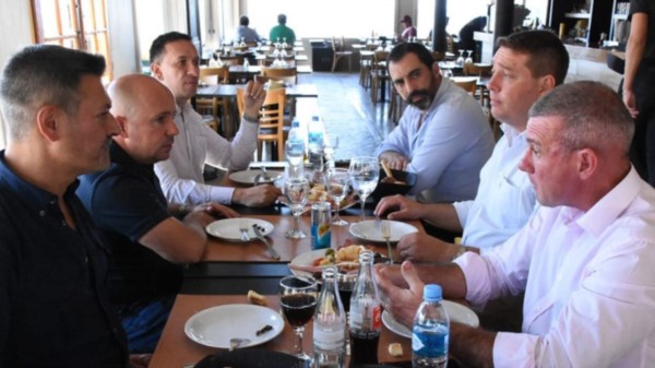 Cumbre de intendentes. Gustavo Sastre recibió a los jefes comunales para coordinar acciones conjuntas.