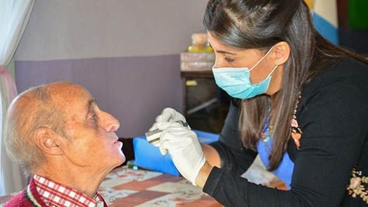 Los abuelos residentes en los clubes de la ciudad recibirán chequeos odontológicos gratuitos.
