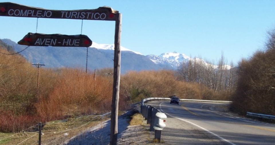 El desafortunado hecho se produjo en una zona alejada de la Comarca Andina. Aguardan que mejore.