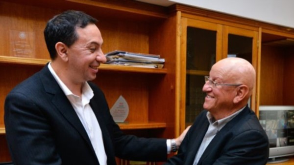 Sonrisas. Maderna sumó una pieza clave para su gabinete en Trelew.