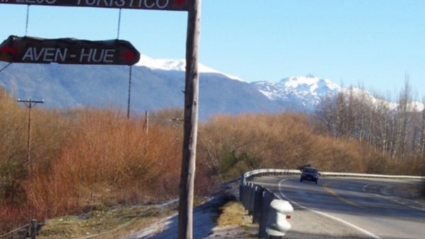 El desafortunado hecho se produjo en una zona alejada de la Comarca Andina. Aguardan que mejore.