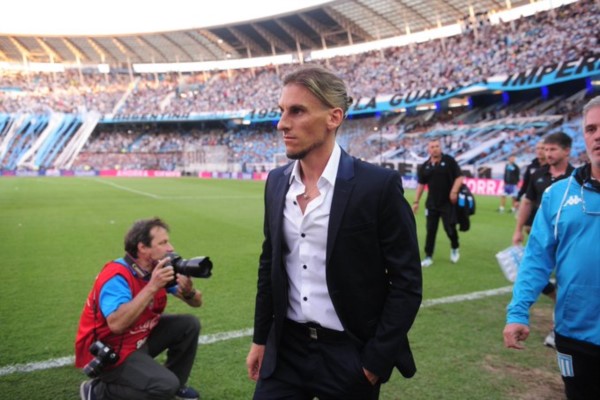 Beccacece lleva 10 partidos, 7 triunfos, 3 empates, invicto en Racing.