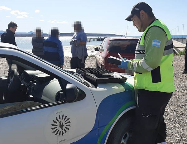 Los detuvieron en la Ruta 1, en el ingreso a Caleta Córdova.