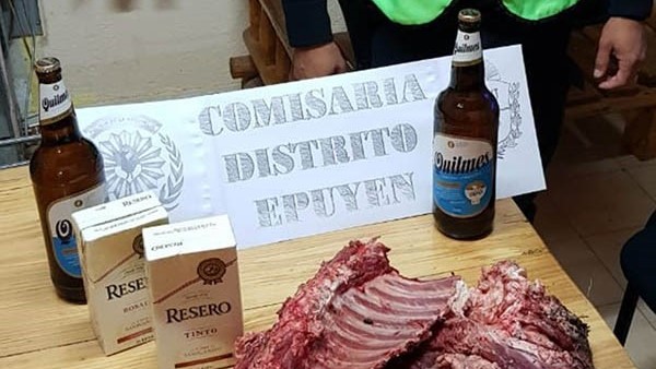 Los ocupantes del vehículo fueron detenidos y lo hallado decomisado.