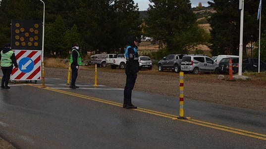 El puesto policial está localizado a pocos kilómetros de la salida de Esquel hacia Trevelin.