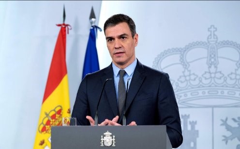 España mantiene la tendencia y reduce a 674 el número de muertos por coronavirus en las últimas 24 horas.