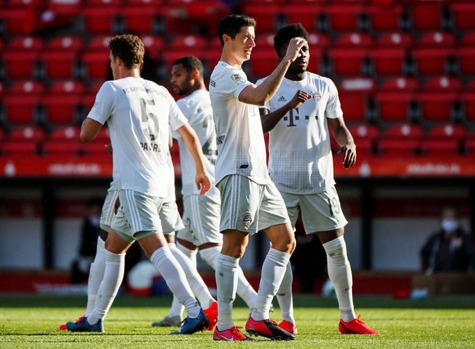 Con goles de Lewandowski y Pavard, el Bayern Munich derrotó 2-0 a Union Berlin como visitante.