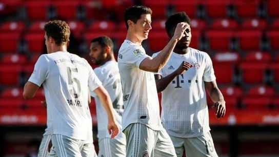Con goles de Lewandowski y Pavard, el Bayern Munich derrotó 2-0 a Union Berlin como visitante.