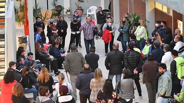 Asamblea. Los trabajadores de la casa de las leyes se reunieron para tomar una definición ante la incertidumbre por el pago de sus salarios.