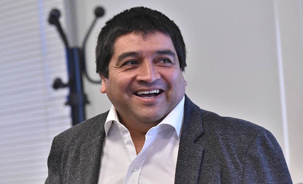 Sonrisa. Si cumple las pautas de conducta, Alarcón seguirá libre.
