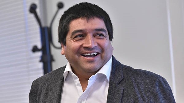 Sonrisa. Si cumple las pautas de conducta, Alarcón seguirá libre. 