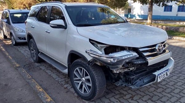 El accidente sucedió ayer cuando la camioneta se topó con un guanaco.