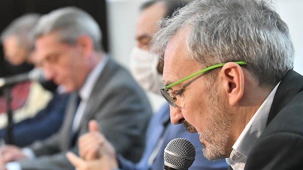 En conferencia el ministro precisó que hay un total de 79 contactos estrechos que están bajo estudio.