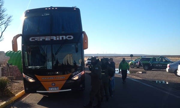 Vigilados. Gendarmería colabora a diario en este tipo de controles.