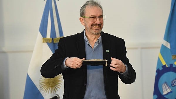 El ministro de Salud estuvo en contacto con Nación por el bono que se pagará para los trabajadores que están dentro del sistema sanitario.