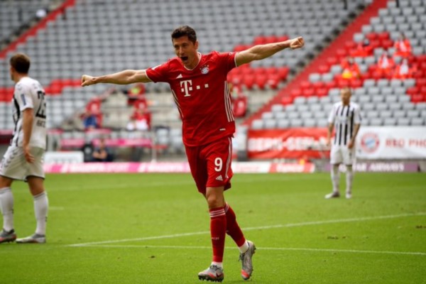 Lewandowski lleva 48 goles en 41 partidos disputados en la presente temporada con Bayern Munich.