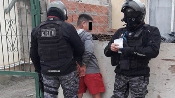 El joven A.L.T.B. fue detenido luego de una persecución por las calles.