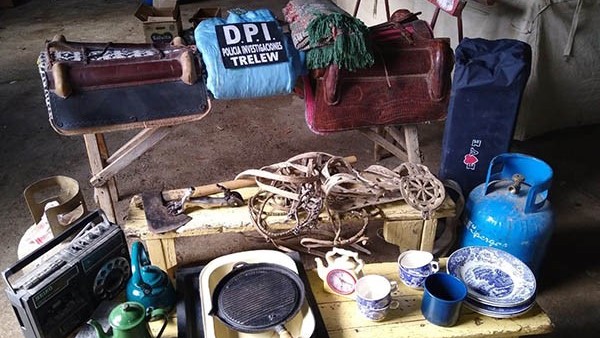 Robo. Los elementos que la Policía encontró y que habían sido sustraídos en un campo de Las Plumas. 