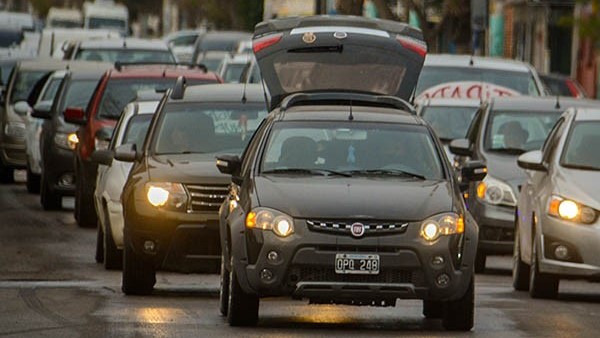 Caravana de por medio, los retirados de Policía reclamaron ayer.