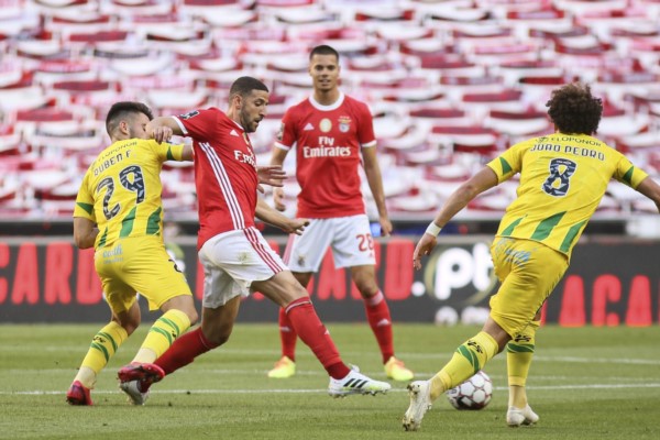 Benfica no pudo vencer en el estadio Da Luz a Tondela, pero el 0-0 le alcanzó para ser el nuevo líder de la Primeira Liga.