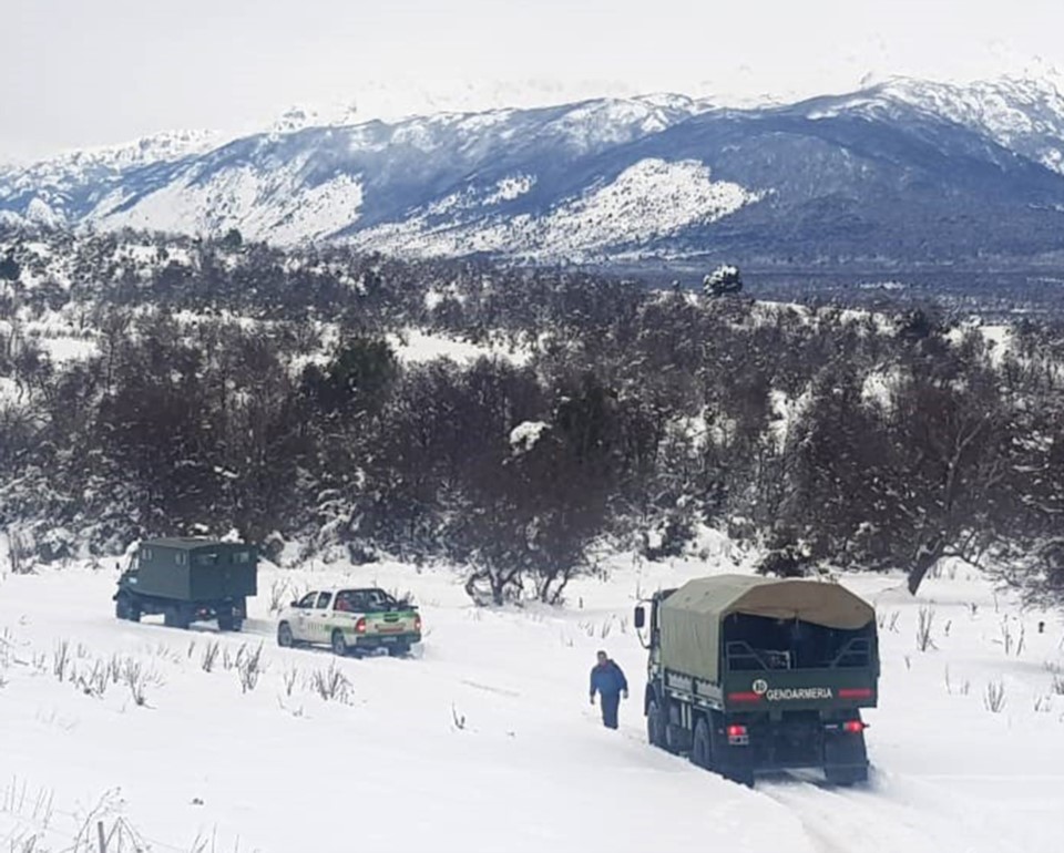 Así avanzó el escuadrón de gendarmes en medio de las condiciones severas del invierno de Esquel.