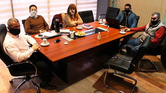 La presentación del documento fue realizada por el interventor de la Compañía de Riego, Esteban Parra.