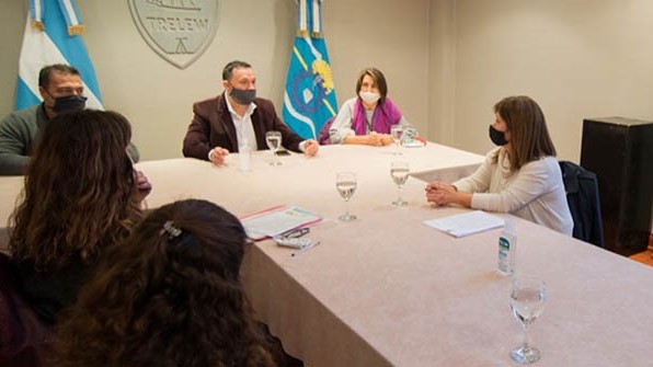 Encuentro. Las instituciones se reunieron con el municipio de Trelew.