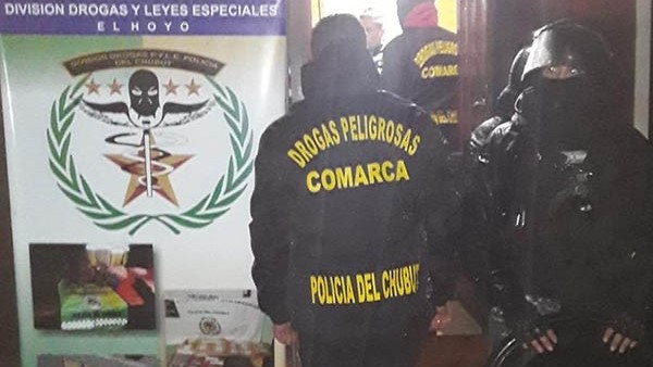 En la requisa, se le secuestró al sujeto cocaína, marihuana y balanzas.