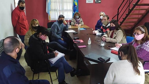 Alarmados. Concejales se reunieron ayer con Policía y Salud.