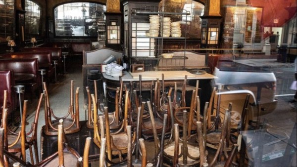 El sector que más cayó fue el de hoteles y restaurantes, donde más impactan las restricciones por la emergencia sanitaria, con 62,7%.