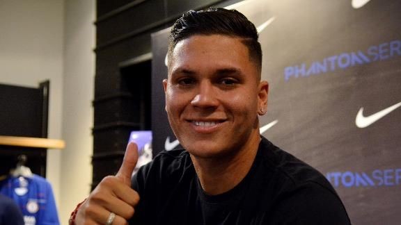 Ya es un hecho. Quintero fue a despedirse de sus compañeros en River porque se va a China a jugar.